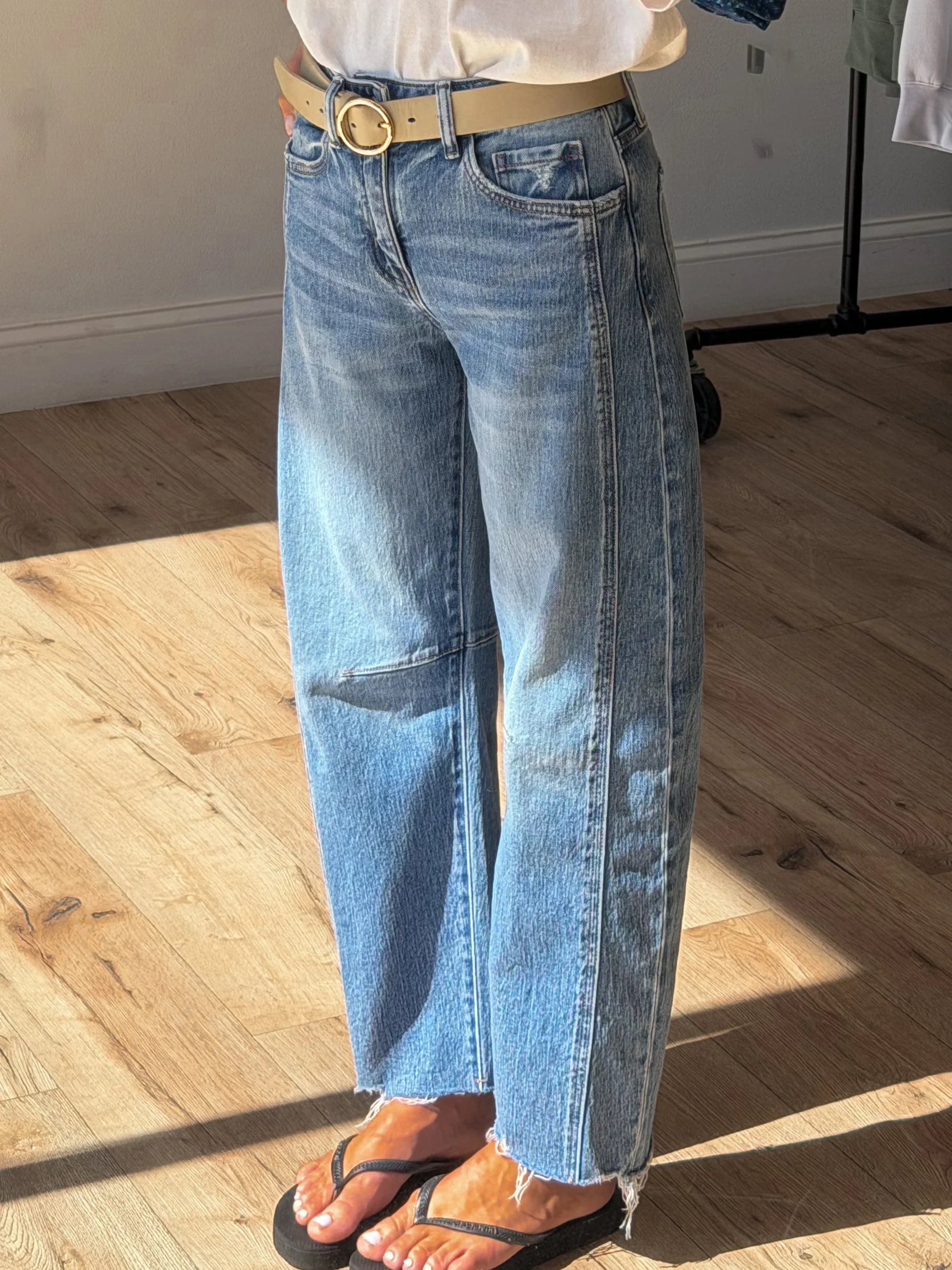 Gwyn Cut Hem Barrel Jeans - Image 3