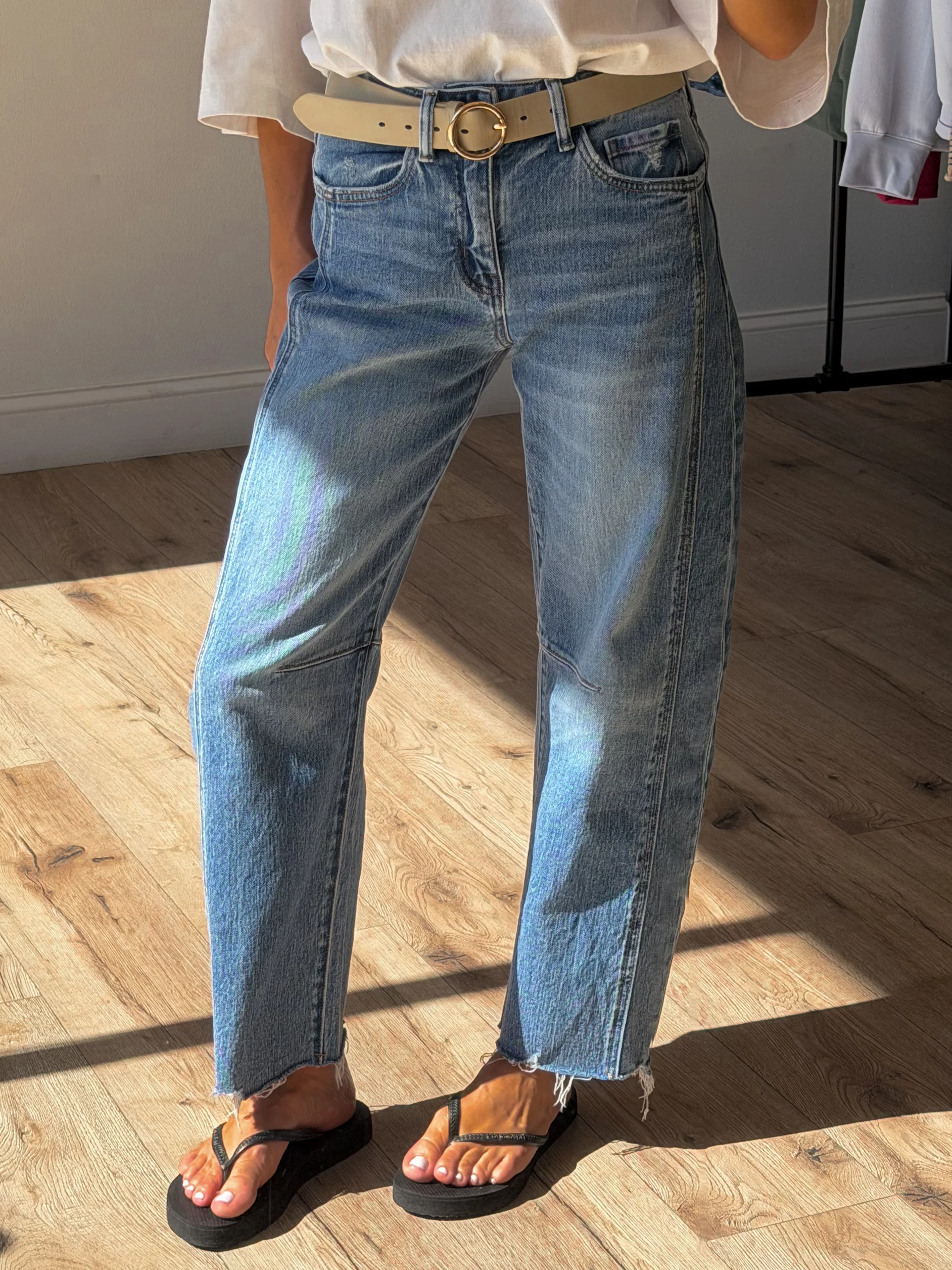 Gwyn Cut Hem Barrel Jeans - Image 4